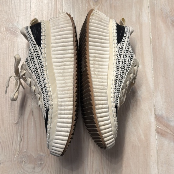 Dolce Vita Sneakers - Picture 8 of 9